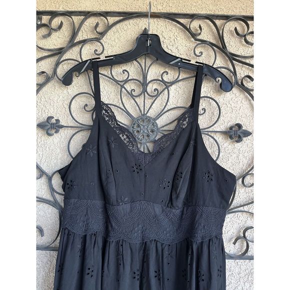 Torrid Babydoll Eyelet W/lace Detail Top - Size 00 -M/L - Black - Picture 5 of 10